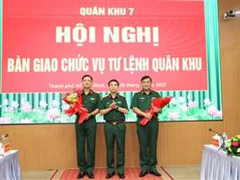 Đại tướng Phan Văn Giang chủ trì Hội nghị bàn giao chức vụ Tư lệnh Quân khu 7