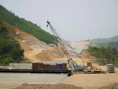 Phó Thủ tướng Lê Thành Long: “Thi công '3 ca, 4 kíp', quyết đưa 4 dự án đường cao tốc về đích đúng hẹn”