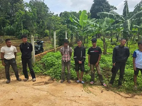 Khởi tố nhóm đối tượng dàn cảnh cướp giật tài sản để lấy tiền ăn nhậu