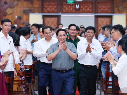 Thủ tướng Phạm Minh Chính tiếp xúc cử tri Cần Thơ