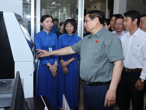 Thủ tướng kiểm tra việc vận hành chính quyền 2 cấp tại phường Ninh Kiều (Cần Thơ)