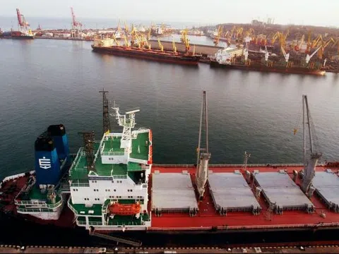 Hungary muốn giảm phụ thuộc vào dầu Nga, cảng Odessa được gọi tên