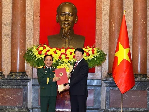Chủ tịch nước trao Quyết định thăng quân hàm; cấp bậc hàm Đại tướng, Thượng tướng đối với sĩ quan Quân đội và Công an