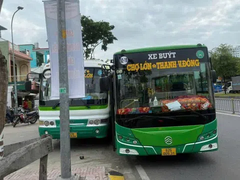 Công an vào cuộc vụ xe buýt rượt đuổi, chèn ép nhau giữa phố