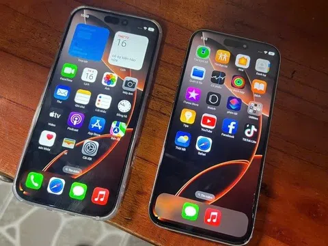 Nhận cầm iPhone 16, người đàn ông "chết điếng" vì máy hệ điều hành... Android