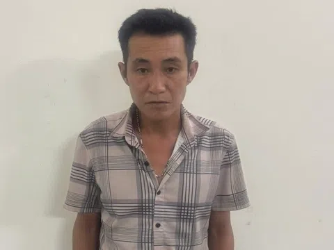 Dụ bé gái chờ xe ven đường về nhà rồi xâm hại, người đàn ông bị khởi tố