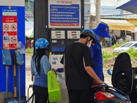 Giá xăng giảm về dưới 20.000 đồng/lít