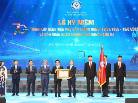 Bệnh viện đầu tiên áp dụng thành công kỹ thuật Lisa và Insure cho trẻ sinh cực non, suy hô hấp nặng
