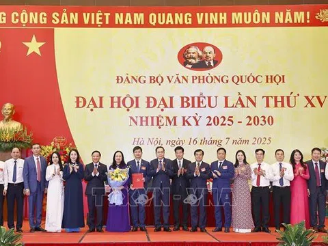 Chủ tịch Quốc hội Trần Thanh Mẫn dự Đại hội Đảng bộ Văn phòng Quốc hội