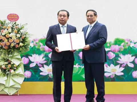 Thủ tướng Phạm Minh Chính trao Quyết định giao quyền Bộ trưởng Bộ Nông nghiệp và Môi trường