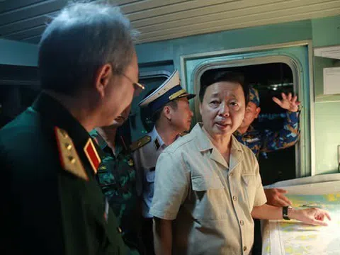 CẬP NHẬT: Chạy đua với thời gian cứu hộ vụ đắm tàu du lịch trên Vịnh Hạ Long