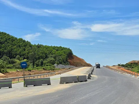 Yêu cầu khắc phục ngay nhiều điểm bất hợp lý trên cao tốc Hòa Liên – Túy Loan đang thi công