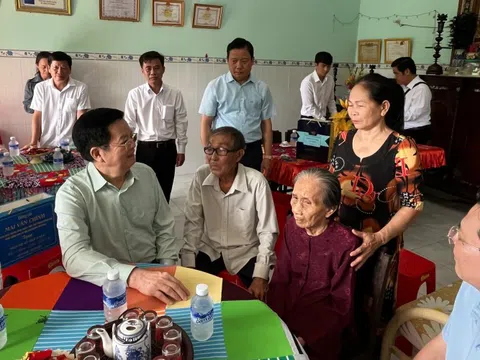 Phó Thủ tướng Mai Văn Chính thăm gia đình chính sách tại Tây Ninh