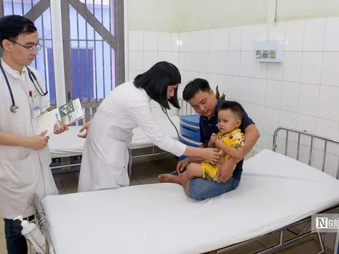 Cứu sống bé trai 2 tuổi bị ngưng tim khi ngã vào hồ cá Koi