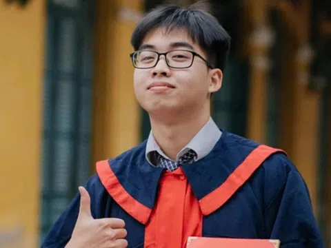 Chân dung nam sinh đạt thủ khoa kép khối A01 và D01