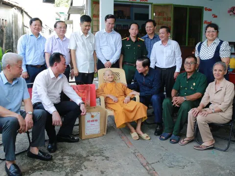 Phó Thủ tướng Trần Hồng Hà thăm, tặng quà gia đình người có công tại Biên Hòa, Đồng Nai nhân dịp 27/7