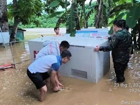 Viettel hỗ trợ khách hàng tại Nghệ An bị cô lập do lũ lụt duy trì liên lạc