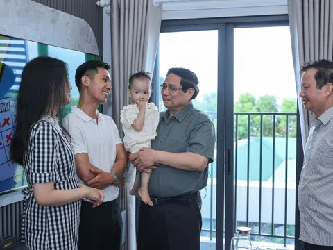 Thủ tướng thăm cây cầu mới qua sông Hương và dự án nhà ở xã hội tại Huế