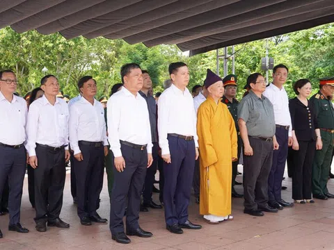 Thủ tướng thăm Mẹ Việt Nam Anh hùng và dâng hương tưởng niệm tại các “địa chỉ đỏ” ở Quảng Trị