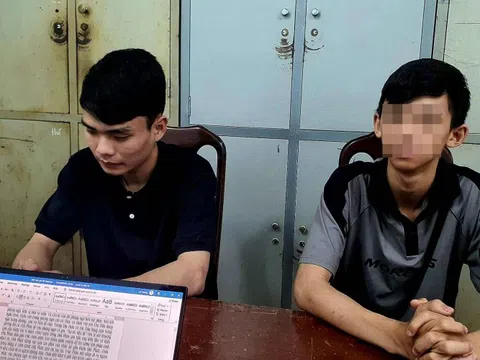 Cho rằng bị nhìn đểu, 2 đối tượng dùng dao tấn công 2 người trọng thương