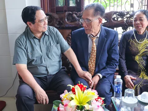Thủ tướng khảo sát dự án Nhà ga T2 sân bay Đồng Hới và thăm gia đình thương binh tại Quảng Trị