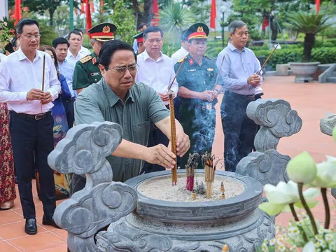 Thủ tướng tưởng nhớ, tri ân Chủ tịch Hồ Chí Minh và các Anh hùng liệt sĩ tại Quảng Trị