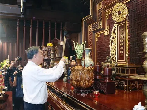 Tổng Bí thư Tô Lâm dâng hương tưởng niệm các Anh hùng, Liệt sĩ tại Điện Biên