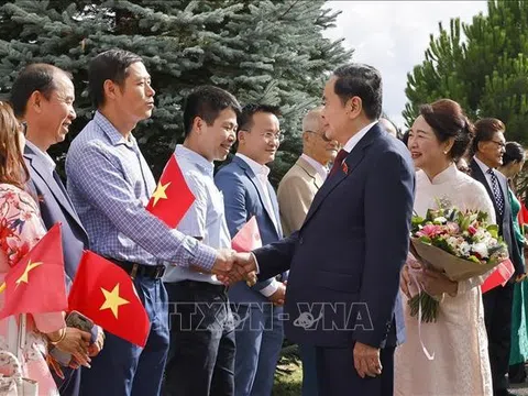 Chủ tịch Quốc hội Trần Thanh Mẫn gặp gỡ cộng đồng người Việt Nam tại Thụy Sĩ