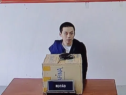 Thanh niên lãnh 15 năm tù vì "vác súng" tới nhà bạn gái cũ bắn tình địch