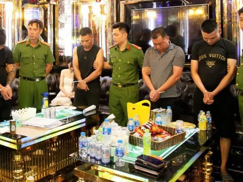 Tụ điểm ma túy trong quán karaoke hạng sang, 20 đối tượng bị khởi tố