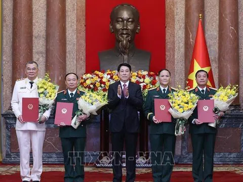 Bốn sĩ quan cấp cao quân đội và công an được thăng quân hàm, cấp bậc hàm Thượng tướng