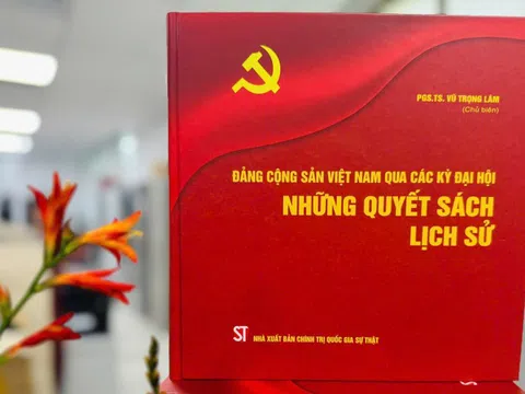 Cẩm nang lý luận sắc bén từ thực tiễn 13 kỳ Đại hội của Đảng