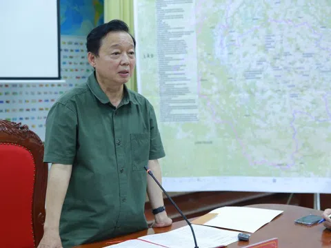 Chạy đua với thời gian để tiếp cận các khu vực còn bị cô lập, chia cắt vì lũ quét, sạt lở đất