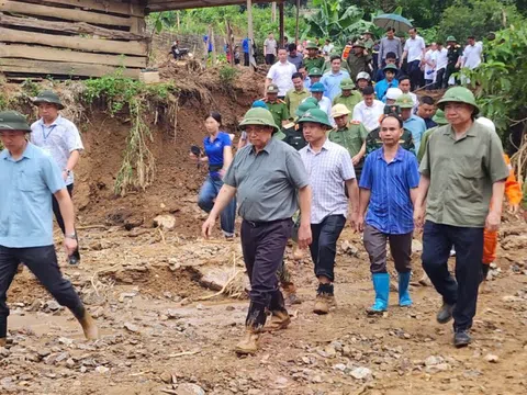 Thủ tướng tới Điện Biên, thăm hỏi người dân, chỉ đạo khắc phục hậu quả thiên tai nặng nề