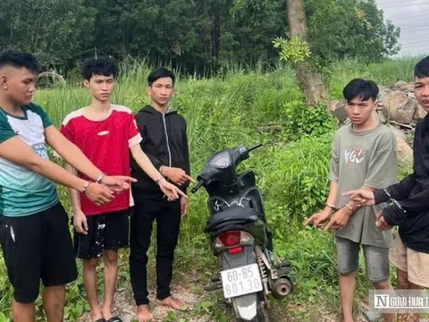 Dàn cảnh hỏi đường rồi táo tợn cướp xe máy, 6 thanh thiếu niên bị bắt sau vài giờ