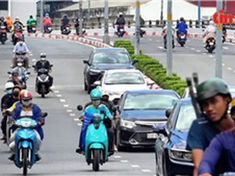 TP Hồ Chí Minh hướng tới tương lai xanh - Bài 1: Băn khoăn chuyển đổi 'xăng' sang 'điện'