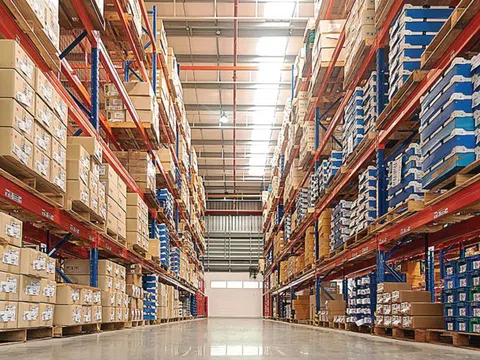 Thị trường nhà kho xây sẵn phân hóa rõ nét giữa hai miền