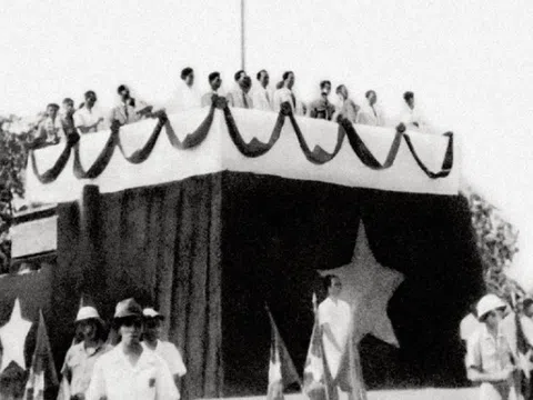 Sống lại những ngày lịch sử qua từng trang sách 'Dấu ấn Cách mạng Tháng Tám năm 1945'