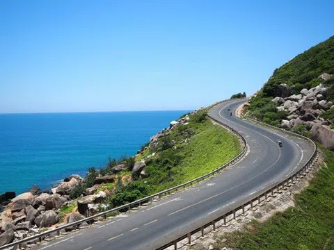 Thủ tướng chỉ đạo đẩy nhanh tiến độ xây dựng hệ thống đường bộ ven biển
