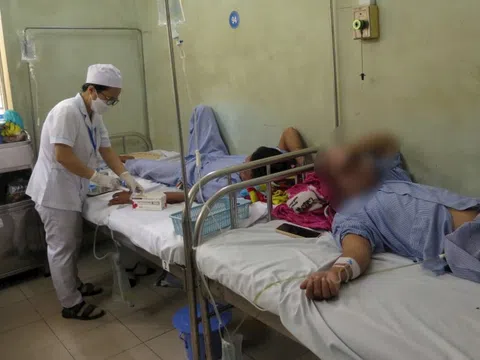 Ngộ độc khí từ hầm tàu, 2 ngư dân may mắn thoát chết