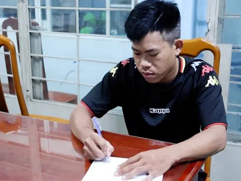 Bắt đối tượng ép con nợ chụp ảnh khỏa thân mới cho vay tiền