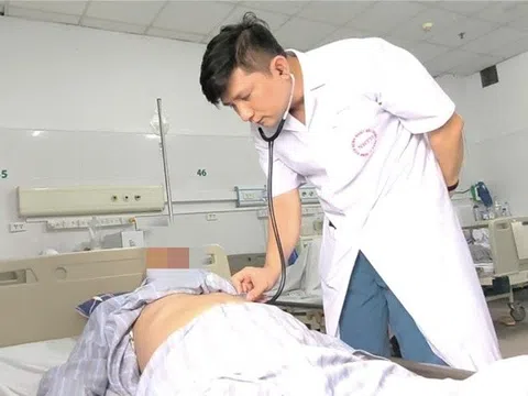 Người đàn ông sốt cao hơn một năm do cùng lúc nhiễm virus, vi khuẩn và nấm
