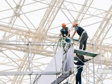 Không khí hối hả chuẩn bị các gian hàng tại Triển lãm Thành tựu Đất nước