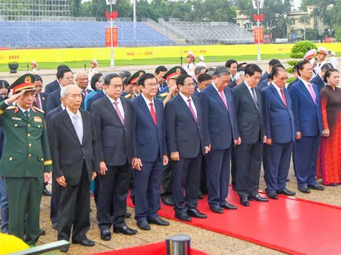 Lãnh đạo Đảng, Nhà nước vào Lăng viếng Chủ tịch Hồ Chí Minh và dâng hương tưởng niệm các anh hùng liệt sĩ