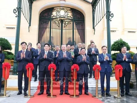 Tổng Bí thư và Chủ tịch nước dự lễ bàn giao Trụ sở làm việc Cơ quan Chủ tịch nước