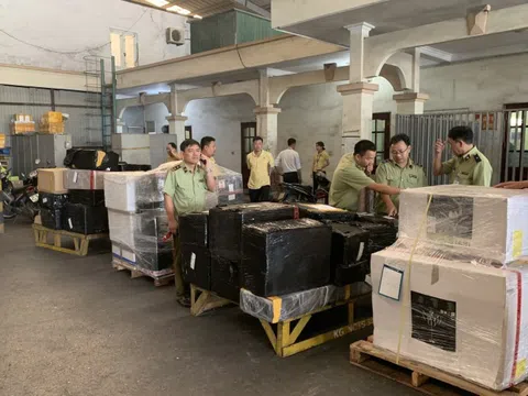 Thủ đoạn tinh vi tuồn iPhone lậu qua sân bay Nội Bài của "trùm 9X"