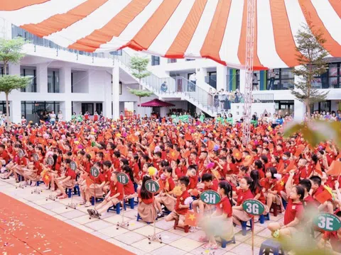 Miễn học phí và hóa giải nỗi lo "phụ phí"