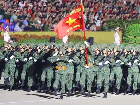 Chùm ảnh: Các lực lượng tổng hợp luyện diễu binh, diễu hành tại Quảng trường Ba Đình