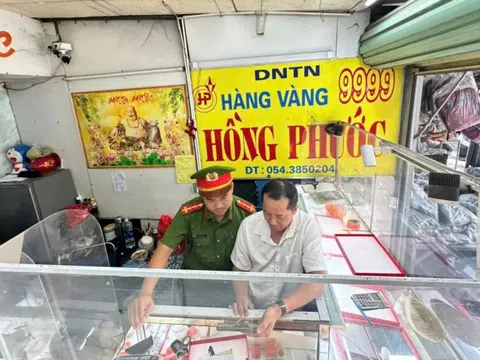 Đang làm ruộng bên đường, người phụ nữ bị đối tượng bịt mặt giật dây chuyền