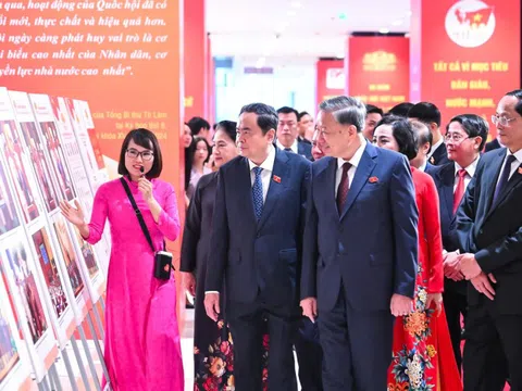 Tổng Bí thư Tô Lâm thăm quan Triển lãm ảnh ‘Quốc hội Việt Nam - 80 năm kế thừa và phát triển
